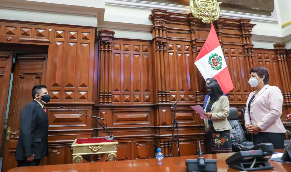 Héctor Árias reemplaza en el cargo a Edgar Alarcón, quien fue suspendido para investigarlo por el presunto delito de enriquecimiento ilícito. Foto: Congreso del Perú