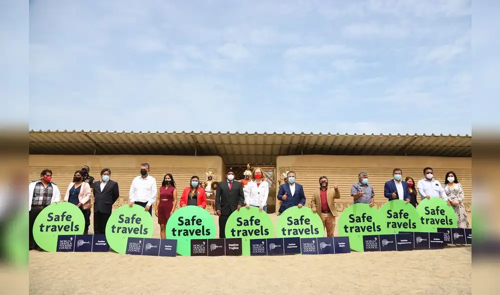 Viceministra García otorga reconocimiento a destinos turísticos. Foto: Mincetur