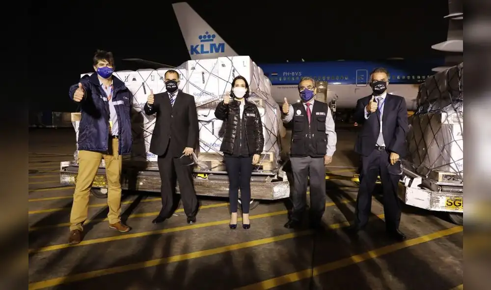 La noche de este jueves 13 de mayo arribó al Perú nuevo lote de vacuna de Pfizer. Foto: Mincetur La noche de este jueves 13 de mayo arribó al Perú nuevo lote de vacuna de Pfizer. Foto: Mincetur