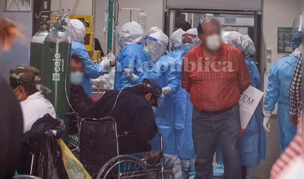 Las áreas críticas del Honorio Delgado se encuentran saturadas. Foto: Oswald Charca/La República Las áreas críticas del Honorio Delgado se encuentran saturadas. Foto: Oswald Charca/La República