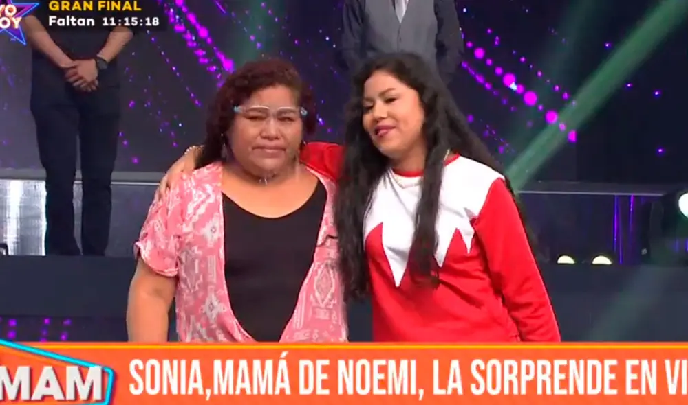 La imitadora de Princesita Mili se muestra alegre al lado de su madre, quien le dedicó un tierno mensaje a horas de la final de Yo soy. Foto: captura/Latina