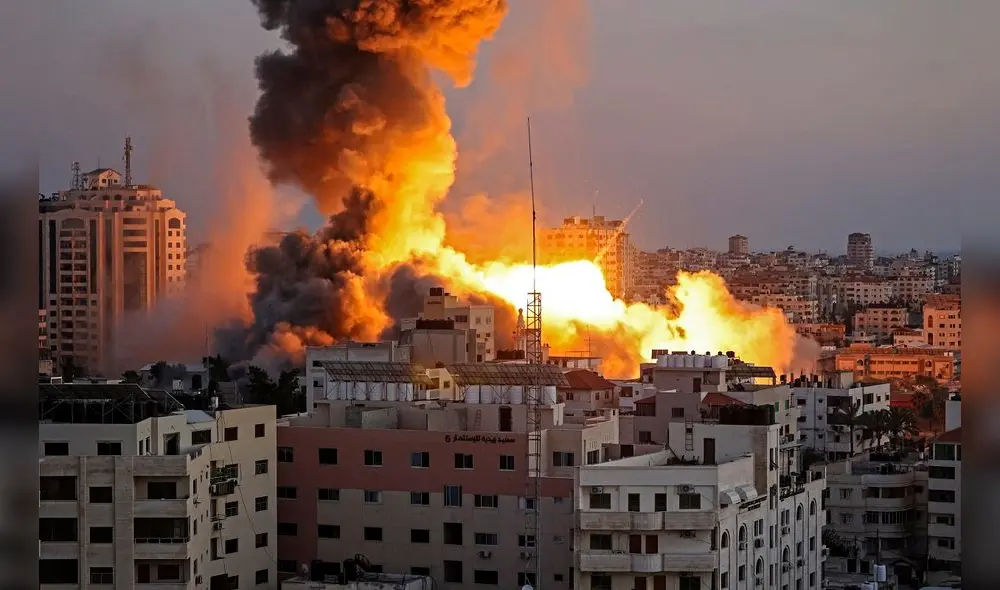 Durante este viernes 14 de mayo, se produjo un ataque aéreo israelí en el complejo de Ansar en Gaza, vinculado al movimiento Hamas. Foto: AFP Durante este viernes 14 de mayo, se produjo un ataque aéreo israelí en el complejo de Ansar en Gaza, vinculado al movimiento Hamas. Foto: AFP