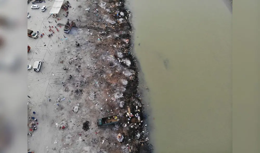 En las áreas rurales de India, azotadas por la pobreza y la escasez de medicamentos, el coronavirus también está causando estragos y obliga a muchos a abandonar a sus muertos en los ríos. Foto: AFP En las áreas rurales de India, azotadas por la pobreza y la escasez de medicamentos, el coronavirus también está causando estragos y obliga a muchos a abandonar a sus muertos en los ríos. Foto: AFP