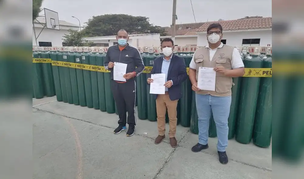 El vicegobernador Ever Cadenillas recibió 500 balones de oxígeno con sus manómetros. Foto: GRLL