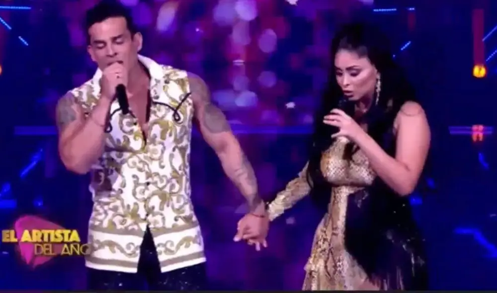 La pareja interpretó el tema "Como abeja al panal" de Juan Luis Guerra. Foto: captura América TV. La pareja interpretó el tema "Como abeja al panal" de Juan Luis Guerra. Foto: captura América TV.