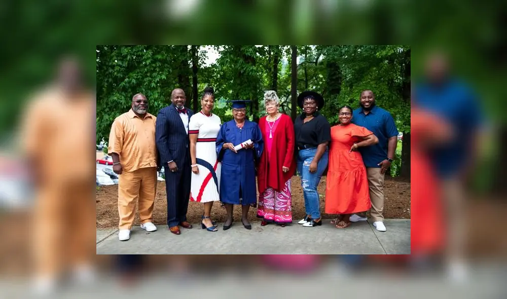 Durante años, Vivian tomó clases en la noche con estudiantes mucho más jóvenes que ella. Foto: captura de Facebook Durante años, Vivian tomó clases en la noche con estudiantes mucho más jóvenes que ella. Foto: captura de Facebook