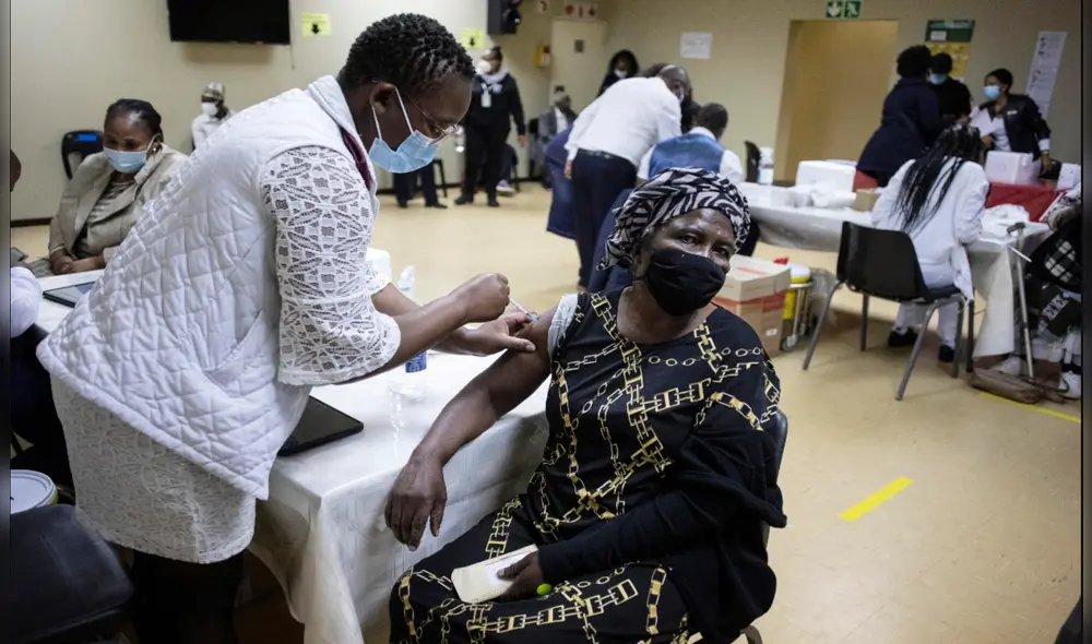 Sudáfrica ha vacunado solo al 1% de su población, siendo el país africano más afectado. Foto: EFE Sudáfrica ha vacunado solo al 1% de su población, siendo el país africano más afectado. Foto: EFE