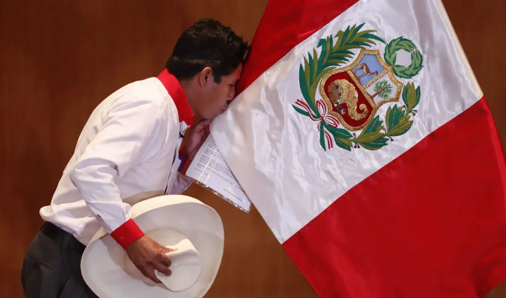 Castillo firmó la Proclama Ciudadana este lunes. Foto: captura