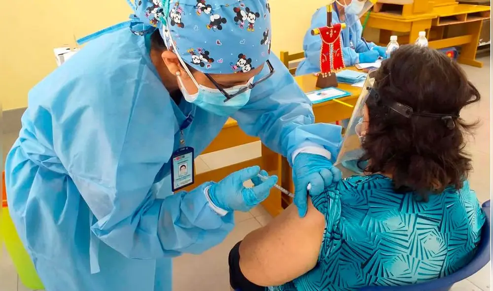 Vacunación de ancianos en Lambayeque se realiza con base en el último dígito del DNI en horarios diferenciados. Foto: Geresa Lambayeque
