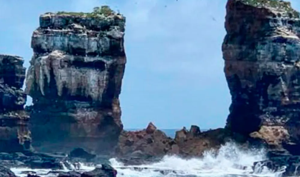 El Arco de Darwin es una formación natural de origen volcánico y es visitada por turistas amantes del buceo. Foto: Ministerio del Ambiente y Agua de Ecuador