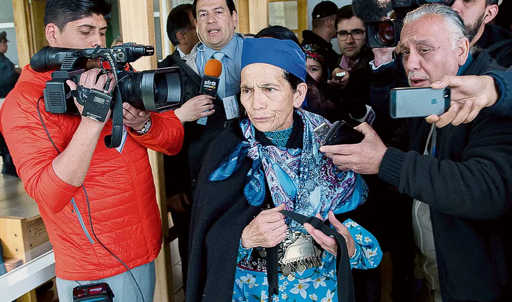 Identidad. Francisca Linconao hace historia al ser la más votada entre los pueblos originarios. Foto: AFP Identidad. Francisca Linconao hace historia al ser la más votada entre los pueblos originarios. Foto: AFP
