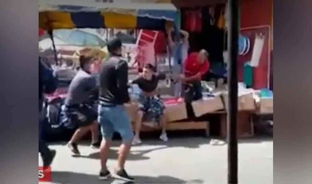 Implicados fueron trasladados a la comisaría del sector. Foto: captura de América Noticias Implicados fueron trasladados a la comisaría del sector. Foto: captura de América Noticias