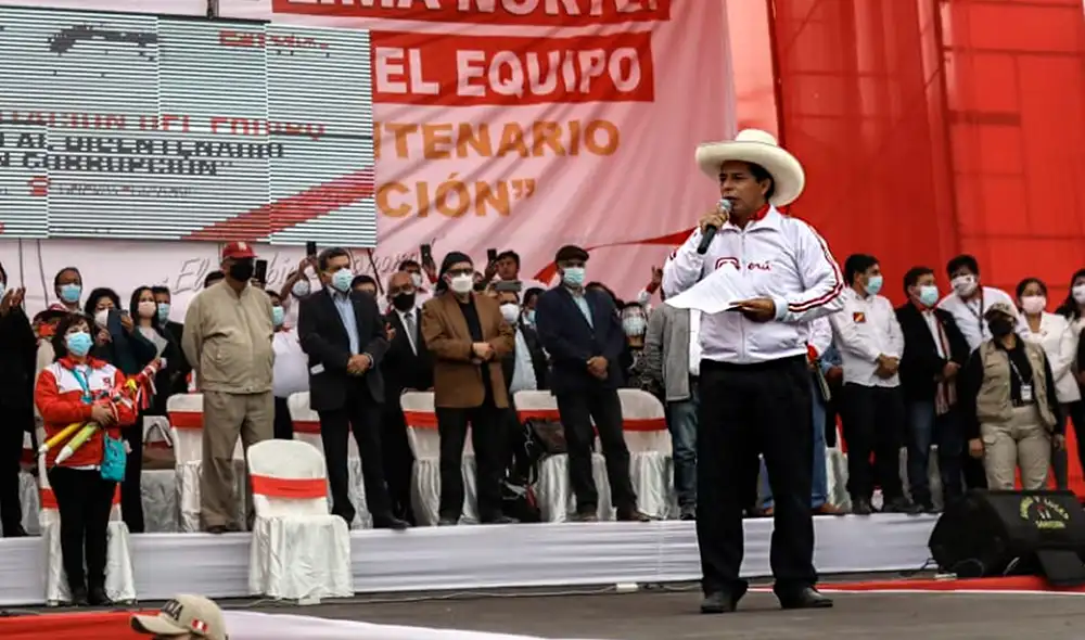 Pedro Castillo presentando a su equipo técnico en Puente Piedra. Foto: Aldair Mejia/La República