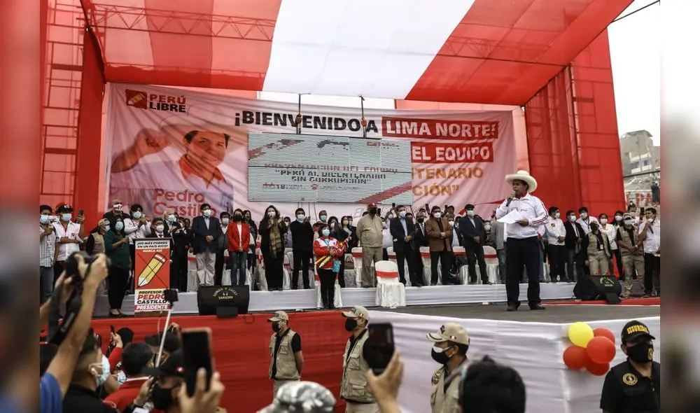 Pedro Castillo convocó a profesionales para la elaboración de su plan Perú al bicentenario sin corrupción. Foto: Aldair Mejia/La República Pedro Castillo convocó a profesionales para la elaboración de su plan Perú al bicentenario sin corrupción. Foto: Aldair Mejia/La República