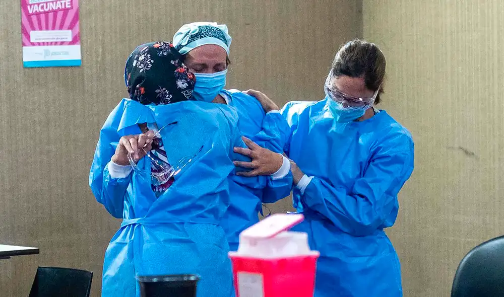 El avance de la pandemia por la COVID-19 ha cobrado hasta la fecha más de 70.000 muertes en Argentina. Foto: AFP El avance de la pandemia por la COVID-19 ha cobrado hasta la fecha más de 70.000 muertes en Argentina. Foto: AFP