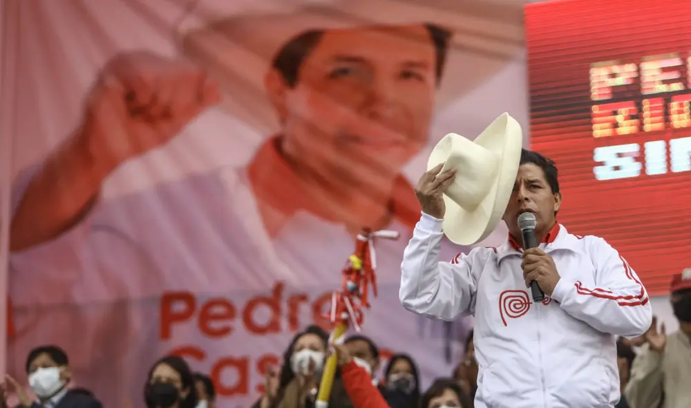 Pedro Castillo ya presentó a parte de su equipo técnico. Lo hizo durante una actividad proselitista en Puente Piedra. Foto: Aldair Mejía/La República