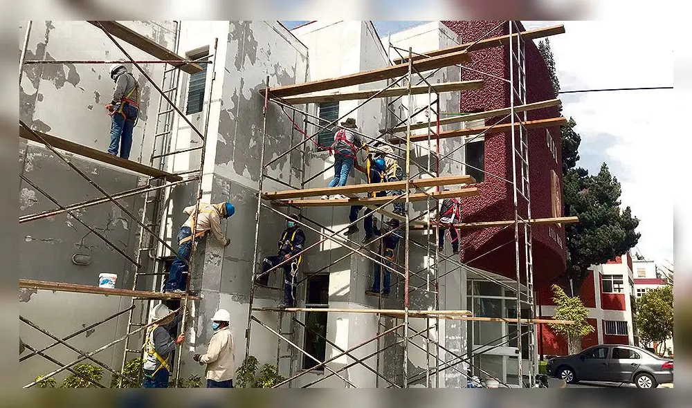 Ponen a punto Aula Magna. Ponen a punto Aula Magna.