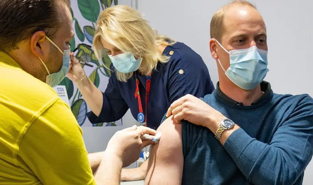 Príncipe William recibiendo la vacuna contra el coronavirus. Foto: Duques de Cambridge/ Instagram