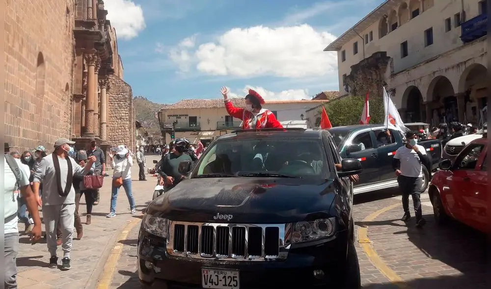 La caravana se realizó por diferentes calles céntricas de Cusco. Foto: La República