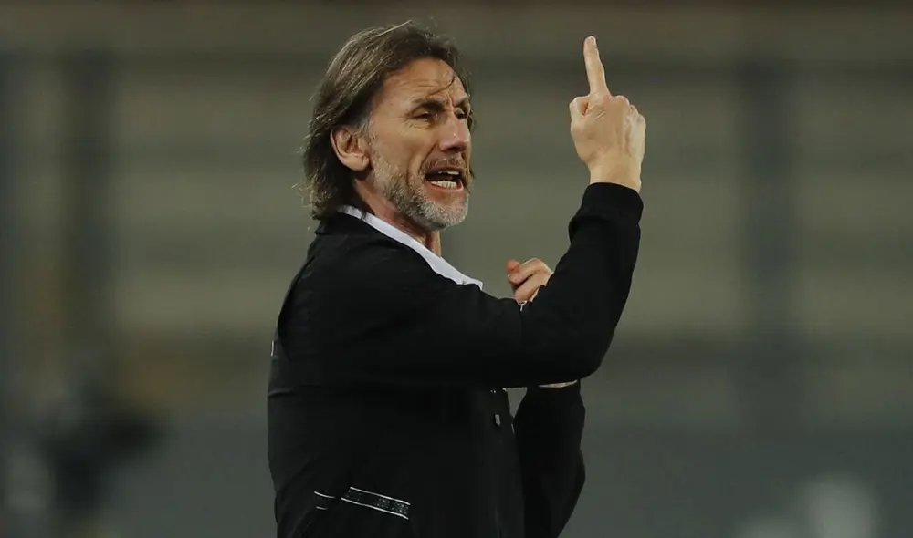 El DT de la Selección peruana de fútbol aprovechó para recalcar la importancia de  la concentración de los jugadores. Foto: AFP