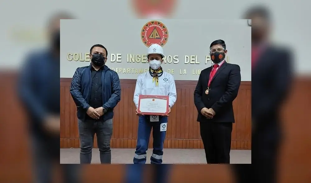 Autoridades saludaron trabajo de Pinedo. Foto: Ingeniero Bailarín de Iquitos