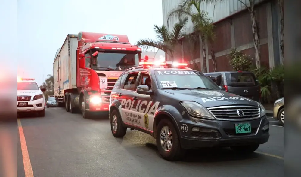 El transporte fue fiscalizado por trabajadores del JNE y con la custodia de la Policía Nacional. Foto: ONPE
