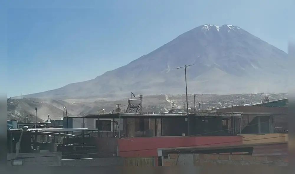 En Arequipa se registró deslizamiento de tierra a faldas del Misti. Foto: HBA Noticias