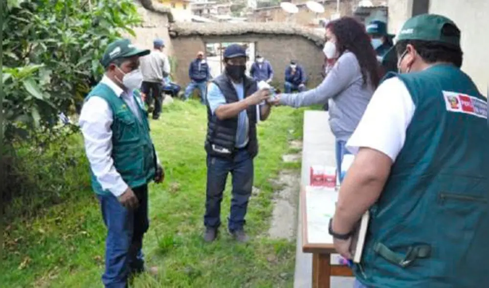 Kits contienen antiparasitarios, vitaminas y antibióticos veterinarios. Foto: Andina