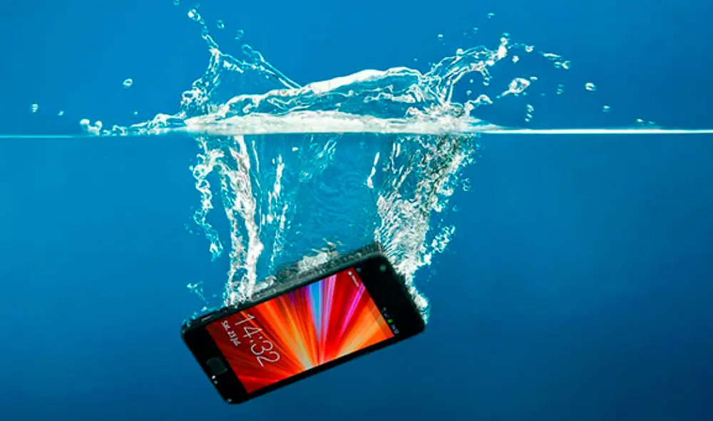 Conoce el proceso de secado y cuidado del smartphone, luego de que este se haya caído al agua. Foto: Computer Hoy Conoce el proceso de secado y cuidado del smartphone, luego de que este se haya caído al agua. Foto: Computer Hoy