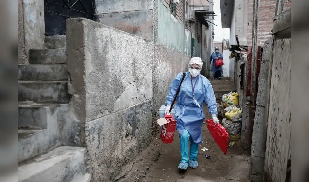 Las médicas y enfermeras trasladan las vacunas en un cooler y llevan bolsas para los deshechos médicos. Foto: Antonio Melgarejo. Las médicas y enfermeras trasladan las vacunas en un cooler y llevan bolsas para los deshechos médicos. Foto: Antonio Melgarejo.