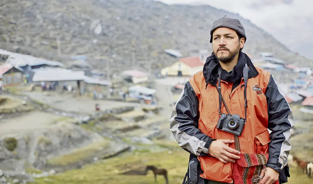 Fotógrafo. Miguel Mejía en la explanada de donde parte la peregrinación.