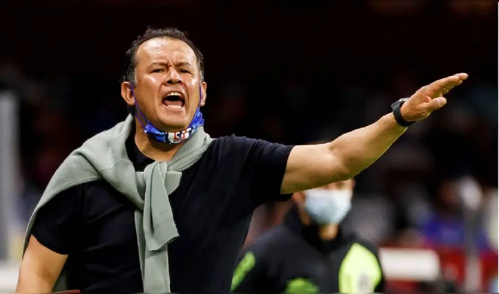Juan Reynoso clasificó a la final tras vencer por 1-0 a Pumas. Foto: EFE