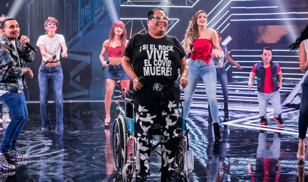 El músico Hernán Condori, conocido como Cachuca, interpretó el popular tema “Triciclo Perú” al lado de los concursantes de El artista del año. Foto: captura América TV