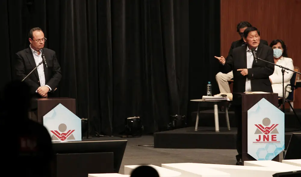 En el sector económico, Luis Carranza representa a Fuerza Popular y Juan Pari a Perú Libre. Foto: Aldair Mejía/La República En el sector económico, Luis Carranza representa a Fuerza Popular y Juan Pari a Perú Libre. Foto: Aldair Mejía/La República