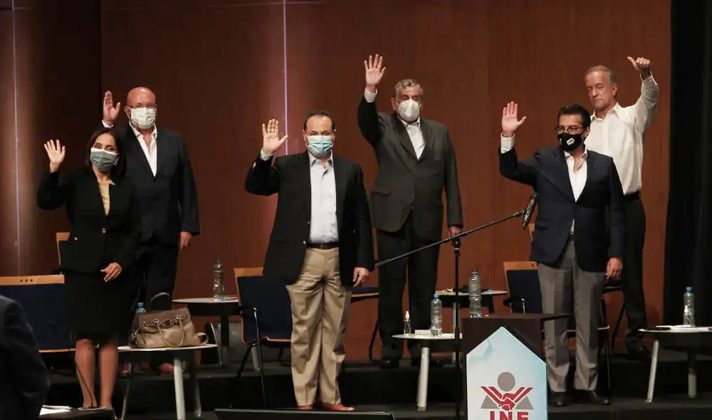 Equipo de Fuerza Popular convenció a los votantes del sondeo con sus propuestas. Foto: Aldair Mejía/La República Equipo de Fuerza Popular convenció a los votantes del sondeo con sus propuestas. Foto: Aldair Mejía/La República
