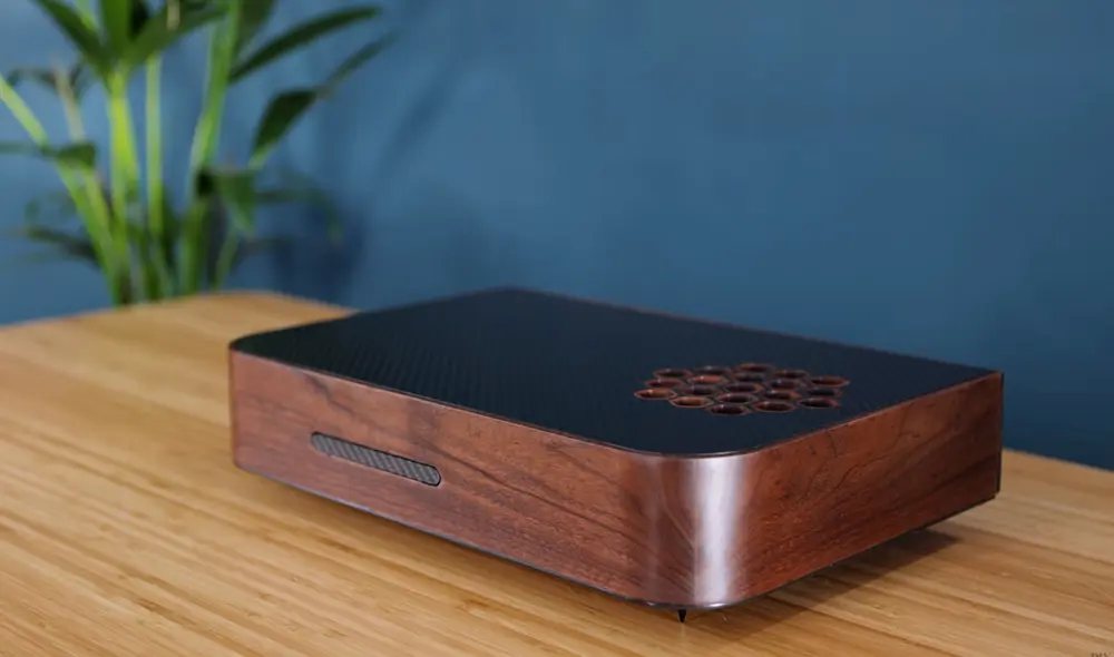 Esta PS5 de madera es completamente funcional. Foto: captura de YouTube
