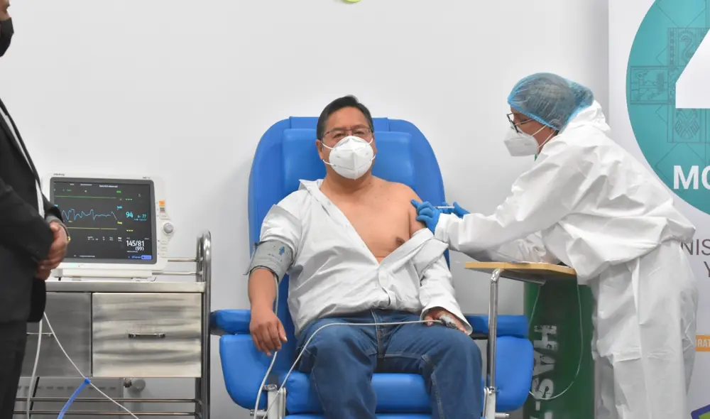 Bolivia administró más de 1,3 millones de dosis entre médicos, enfermos crónicos, personas mayores de 50 años y miembros de medios de comunicación. Foto: EFE Bolivia administró más de 1,3 millones de dosis entre médicos, enfermos crónicos, personas mayores de 50 años y miembros de medios de comunicación. Foto: EFE