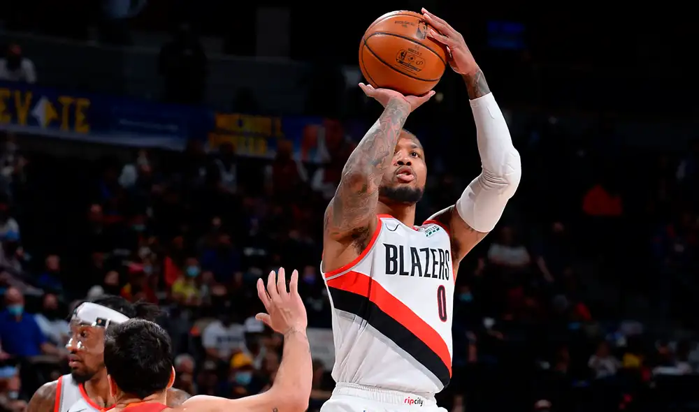 La soberbia actuación de Damian Lillard en las filas de Portland, consiguió 32 puntos en el primer tiempo, 22 en el segundo cuarto y récord triplero en una mitad con 8. Foto: Twitter NBA History @NBAHistory