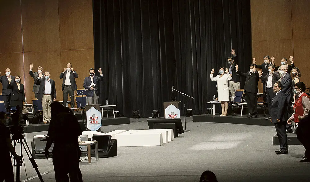 El debate. Ciertos vacíos parecían proceder más bien de la improvisación. Se entiende más en Perú Libre, no tanto en Fuerza Popular. Foto: Aldair Mejía/La República