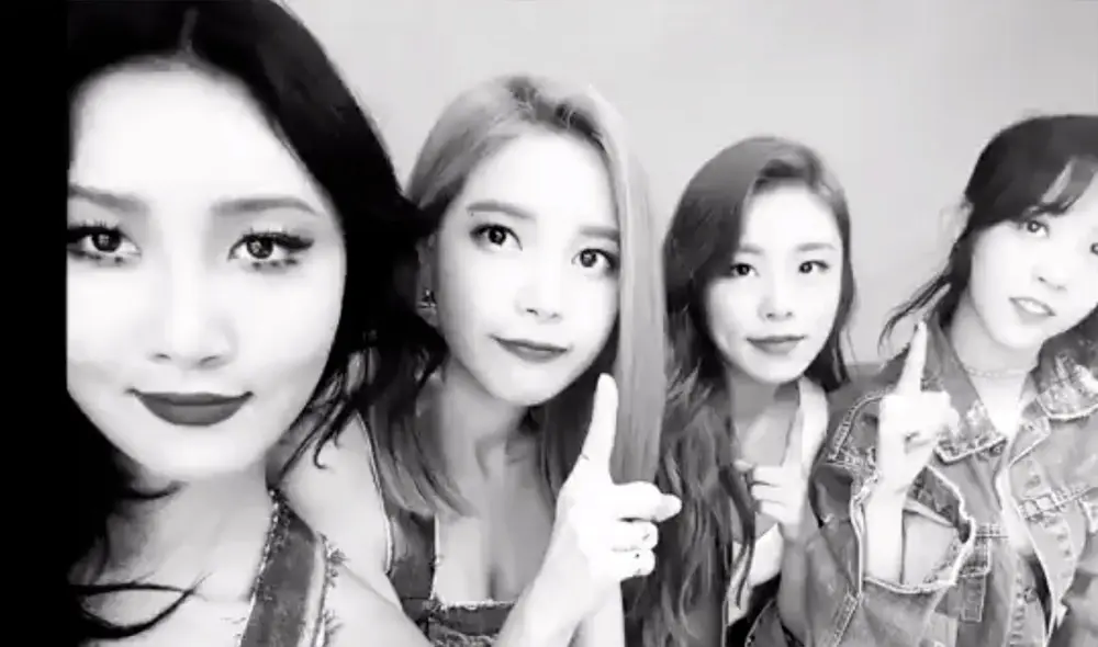 Hwasa, Solar, Wheein y Moonbyul de MAMAMOO juntas en uno de sus backstage. Foto: RBW Entertainment Hwasa, Solar, Wheein y Moonbyul de MAMAMOO juntas en uno de sus backstage. Foto: RBW Entertainment