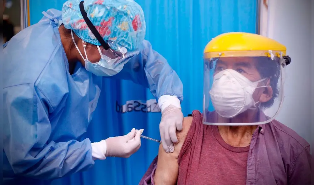 La meta es que al 9 de julio todos los mayores de 60 años estén vacunados. Foto: Oswald Charca/La República La meta es que al 9 de julio todos los mayores de 60 años estén vacunados. Foto: Oswald Charca/La República