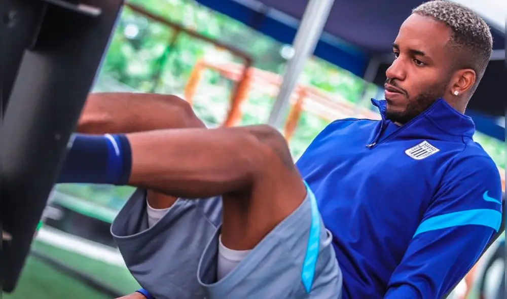 Jefferson Farfán disputó seis partidos con la camiseta blanquiazul en este año. Foto: Alianza Lima