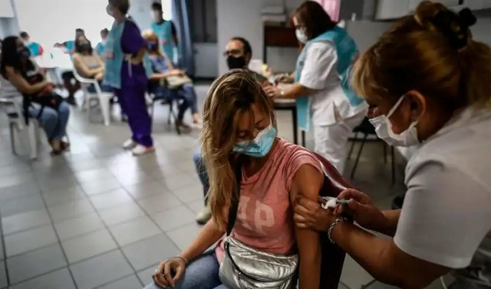 Las inmunizaciones avanzan en Argentina. Foto: EFE