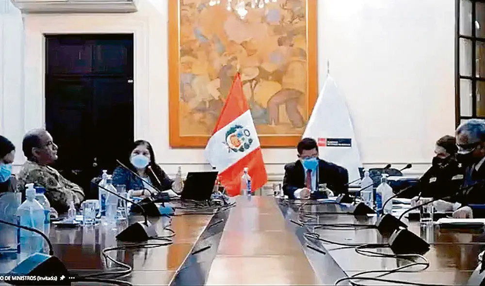 Sector Defensa. Acompañó a la ministra Nuria Esparch el jefe del Comando Conjunto de las Fuerzas Armadas, general César Astudillo. Foto: captura Congreso Digital Sector Defensa. Acompañó a la ministra Nuria Esparch el jefe del Comando Conjunto de las Fuerzas Armadas, general César Astudillo. Foto: captura Congreso Digital