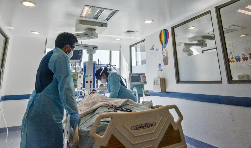 El ministro de Salud explicó que todavía no hay un cambio en la evolución de la pandemia. Foto: AFP El ministro de Salud explicó que todavía no hay un cambio en la evolución de la pandemia. Foto: AFP