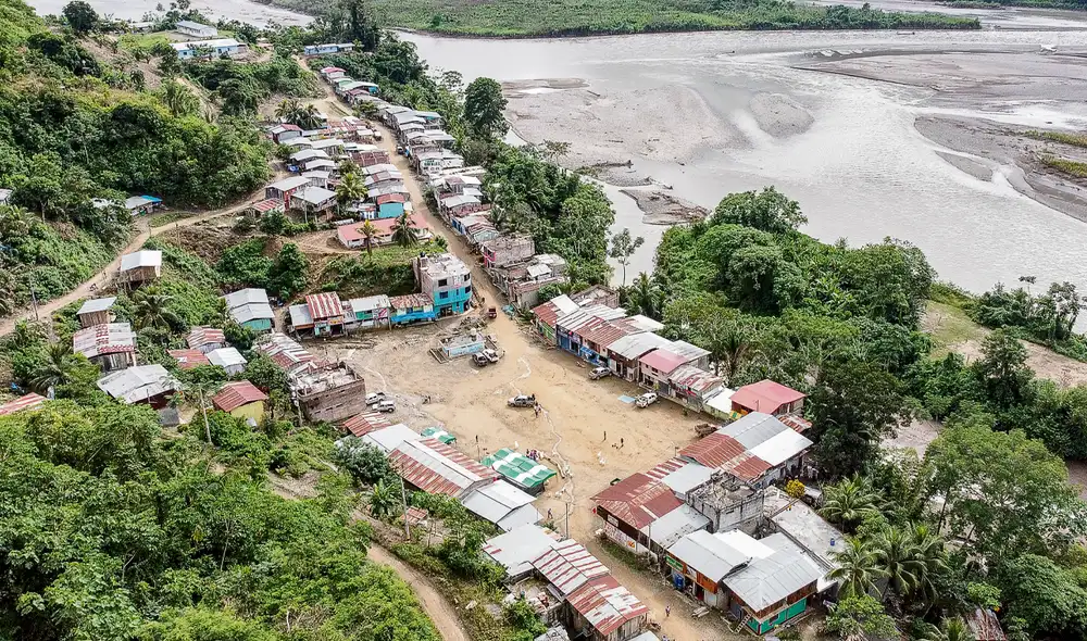 San Miguel del ene. En la jurisdicción del distrito, los campesinos se dedican al cultivo de hoja de coca que se destina al narcotráfico. El camarada ''José'' resguarda la producción y tránsito de la droga. Foto: Aldair Mejía / La República San Miguel del ene. En la jurisdicción del distrito, los campesinos se dedican al cultivo de hoja de coca que se destina al narcotráfico. El camarada ''José'' resguarda la producción y tránsito de la droga. Foto: Aldair Mejía / La República