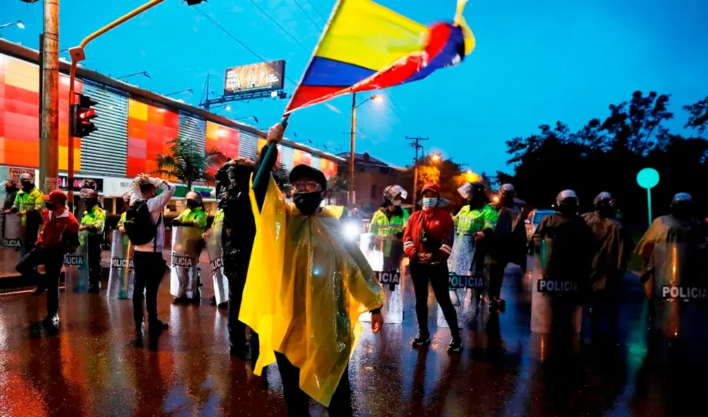 Según cifras oficiales de la Fiscalía y el Ministerio de Defensa, en el mes de manifestaciones han muerto 43 personas. Foto: EFE Según cifras oficiales de la Fiscalía y el Ministerio de Defensa, en el mes de manifestaciones han muerto 43 personas. Foto: EFE