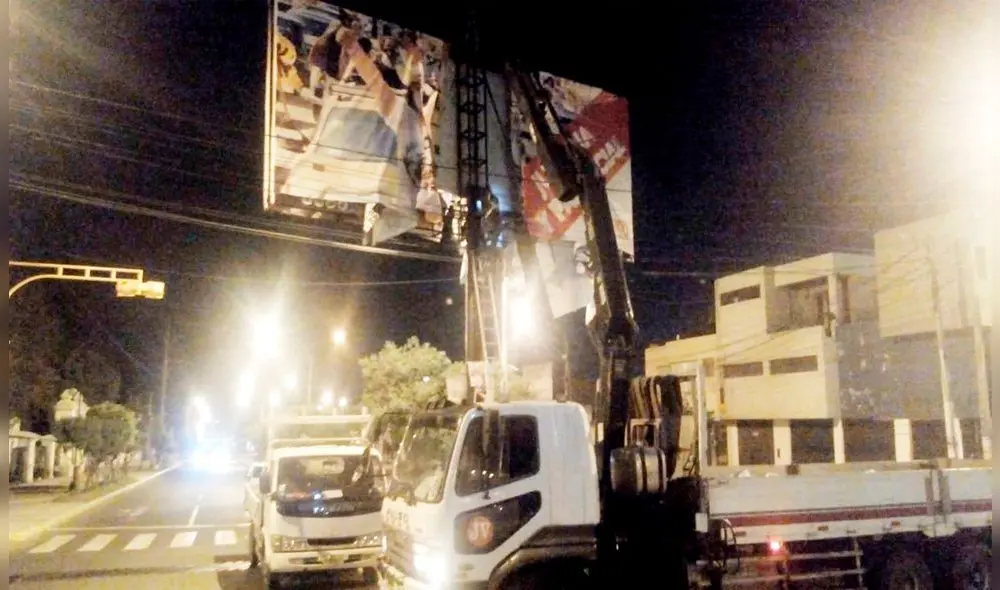 Fiscalizadores continuarán con operativos de retiro de paneles. Foto: Municipalidad de José Luis Bustamante