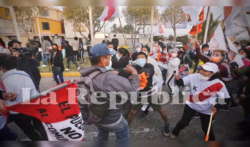 Arequipa. Conatos de bronca se registraron entre simpatizantes de Keiko Fujimori y sus opositores. Foto: Oswald Charca / La República Arequipa. Conatos de bronca se registraron entre simpatizantes de Keiko Fujimori y sus opositores. Foto: Oswald Charca / La República