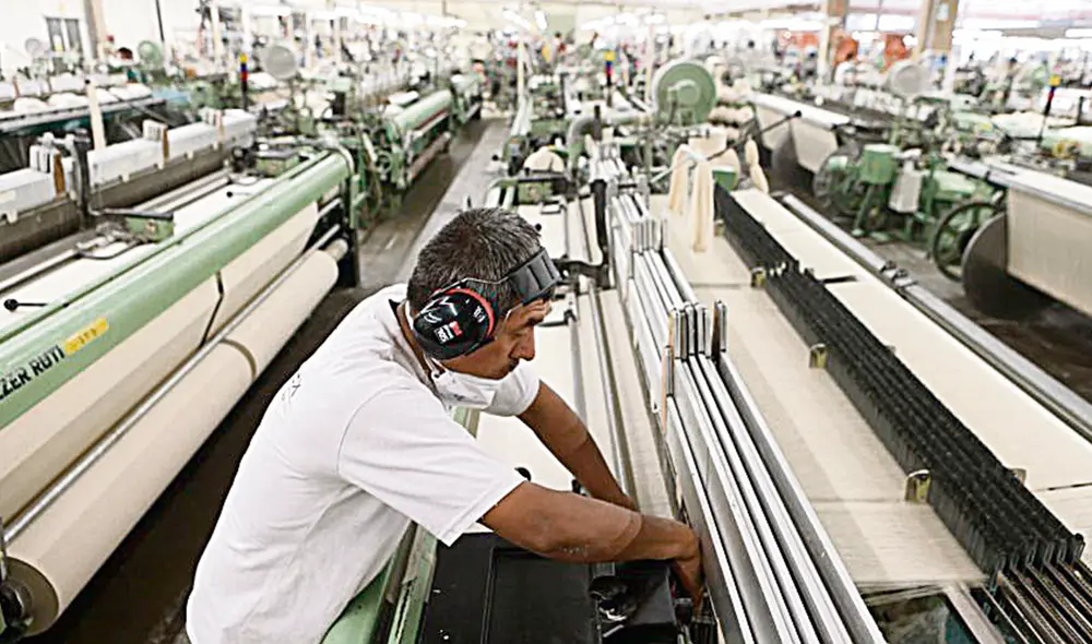 Tarea pendiente. La industria local lleva un gran rezago. Foto: Andina